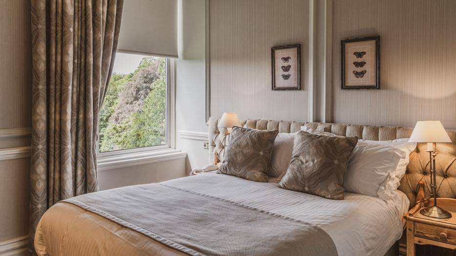Merewood Lake View room 3