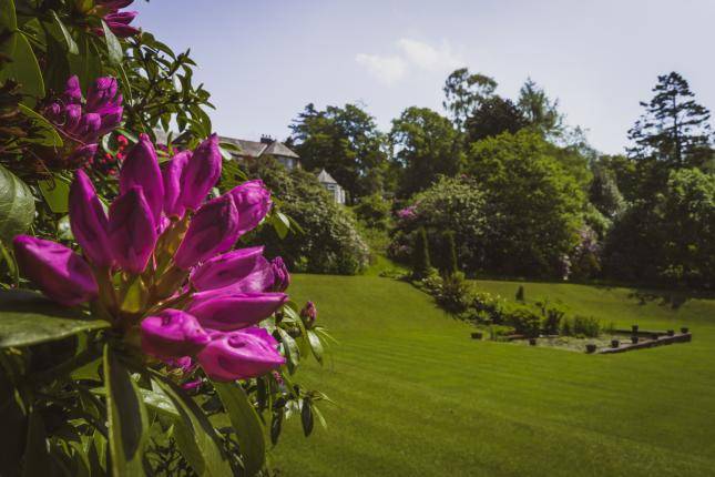 ENCHANTING GARDEN WEDDING IDEAS BLOG