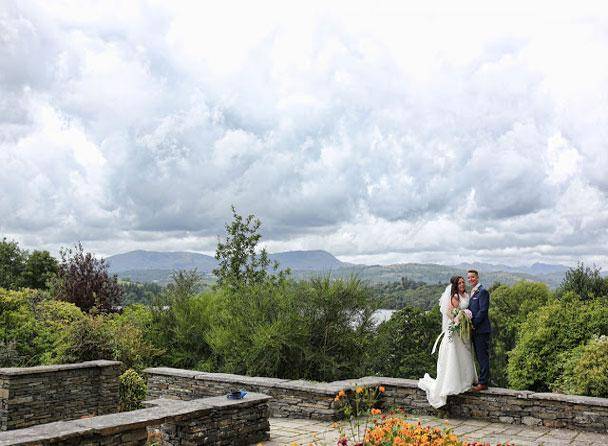 Wedding couple on Cragwood terrace