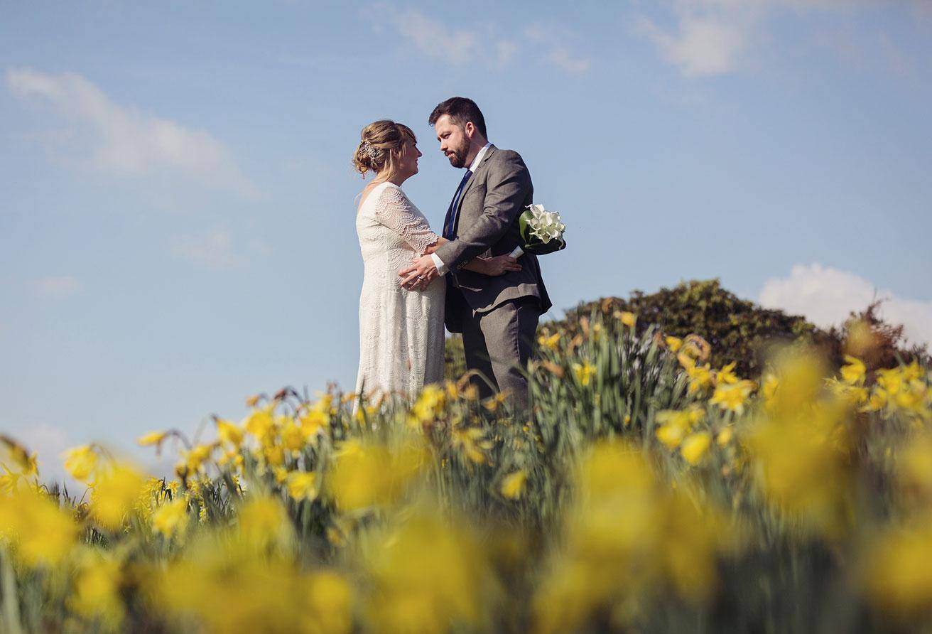 Cragwood wedding couple in the grounds