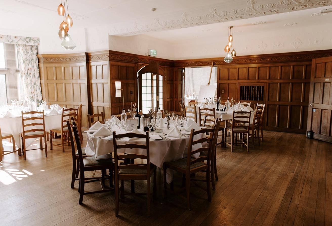 Cragwood round table wedding breakfast image