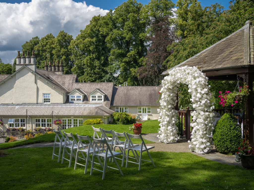 intimate-outdoor-wedding-lake-district