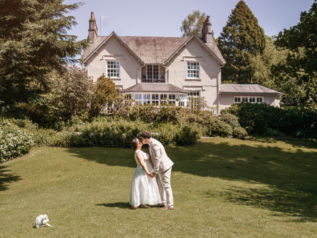 intimate-wedding-in-the-lake-district